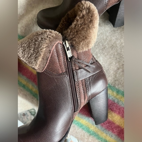 UGG Brown Ankle Boots with Plush Cuff - Picture 4 of 10